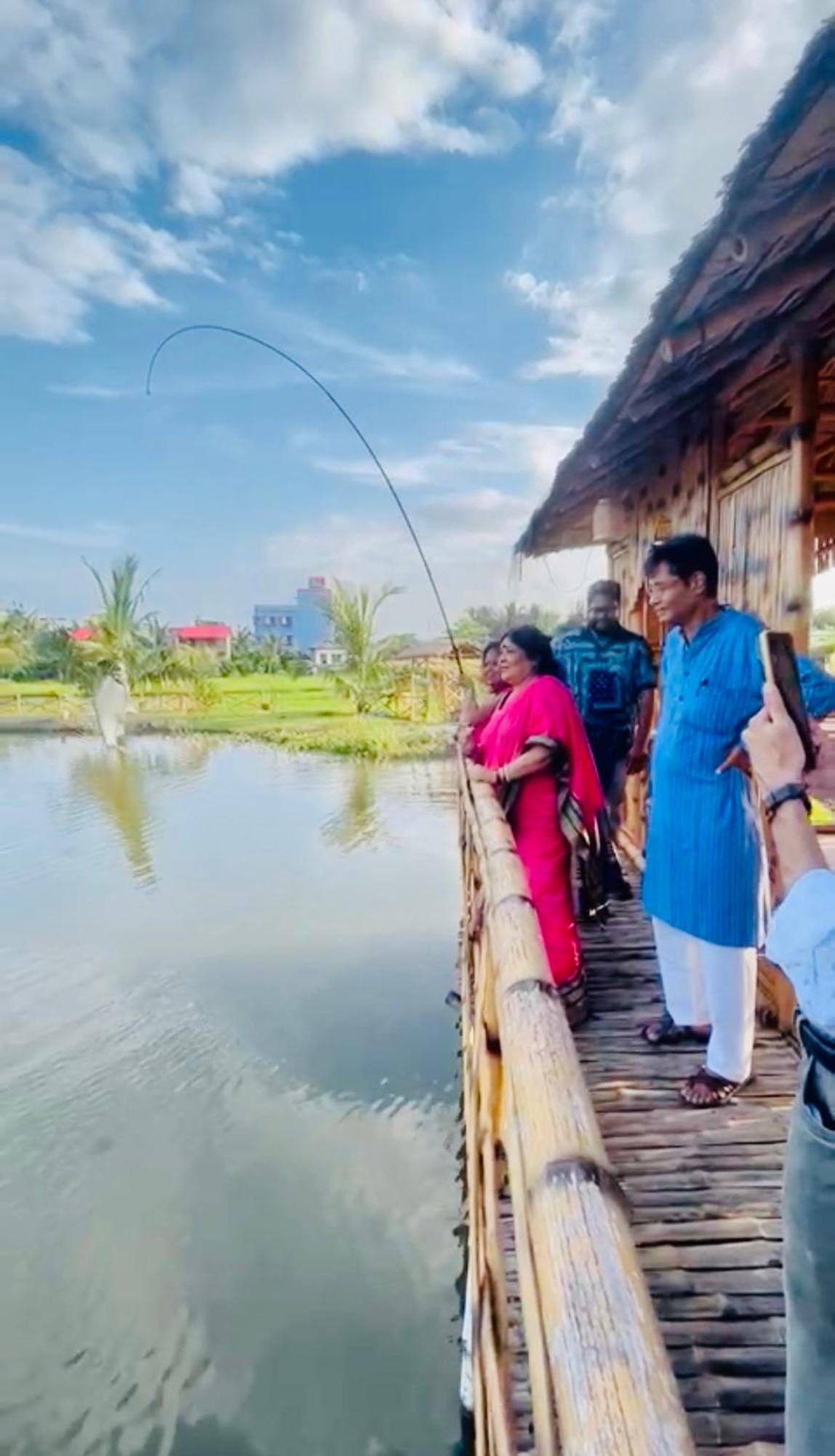 Palli Bangla Resort, Near Ruby Hospital, Anandapur Calcuta Exterior foto